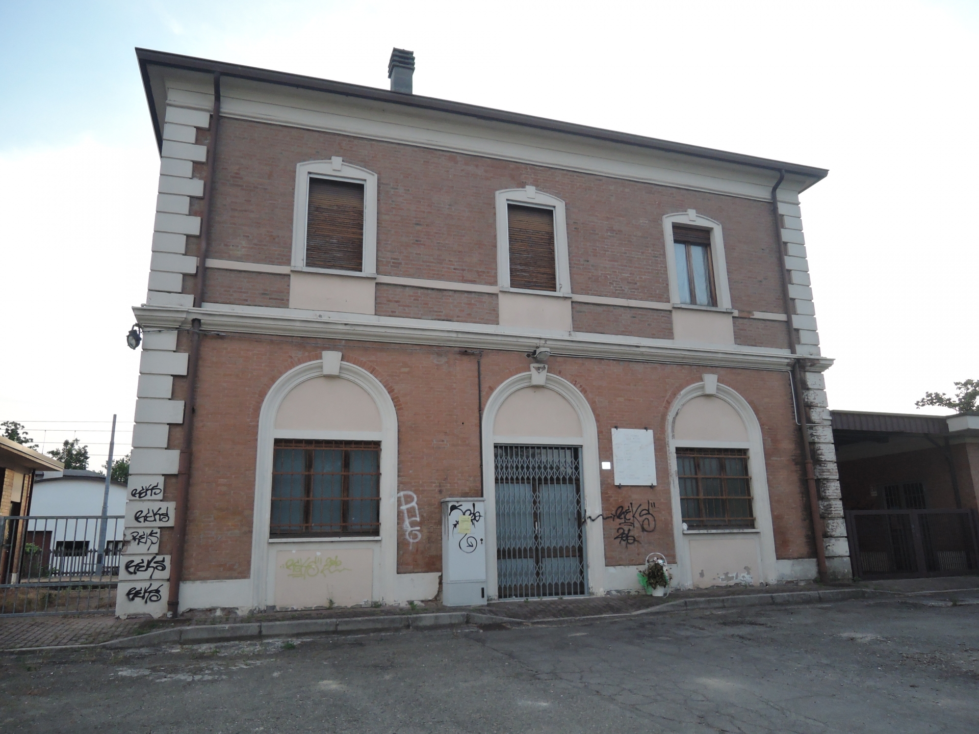 Soliera, stazione dimenticata Territorio - Voce: notizie di Attualità ...